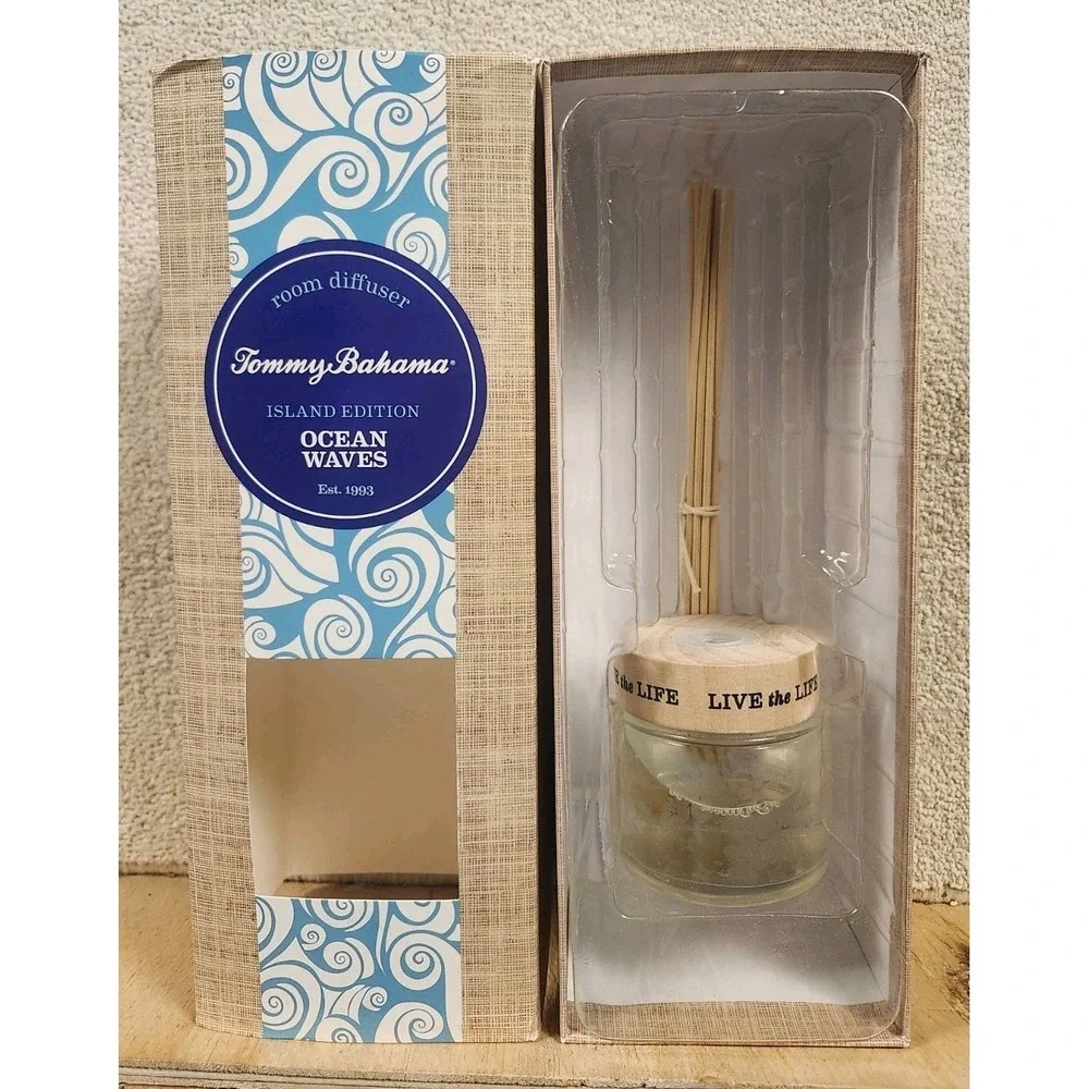 Tommy Bahama Ocean Waves Reed Diffuser blue glass home fragrance 120ml Reeds Box